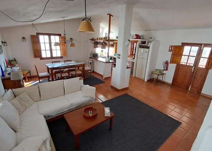 Remarkable 3-Bedroom House \'Villa\' Finca Vistamar