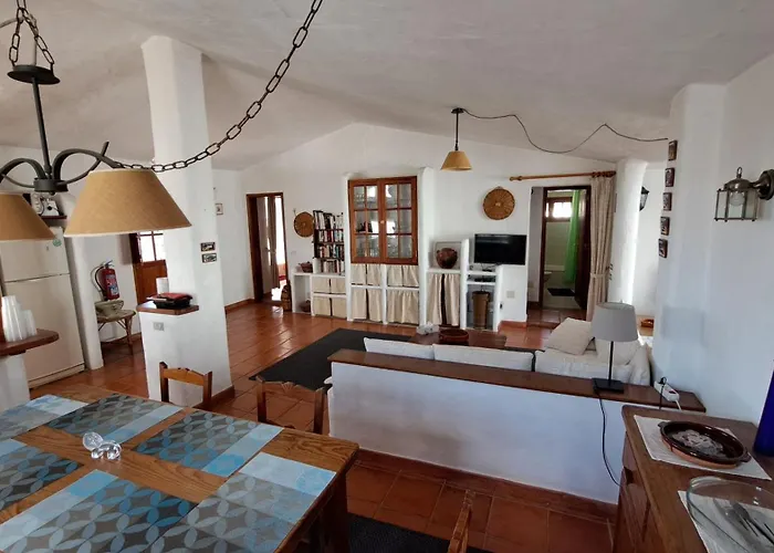 Remarkable 3-Bedroom House \'Villa\' Finca Vistamar